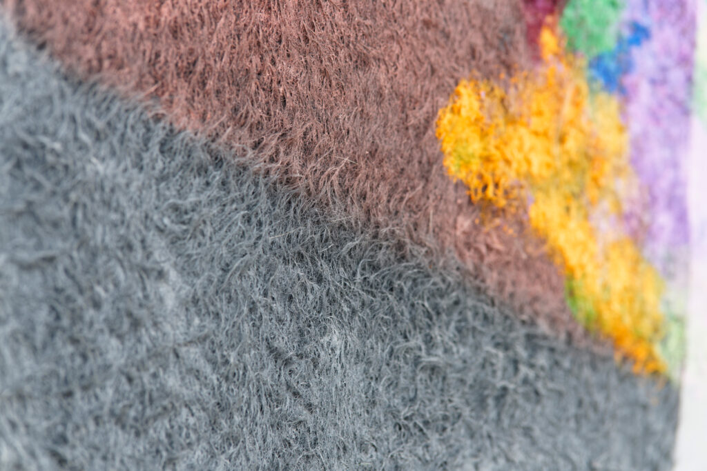 <i>Les furtifs</i> (détail), 2023, huile sur toile, 160×160cm, <i>Le turfu me fout la neuneu</i>, exposition de Florence Reymond à L’Assaut de la menuiserie du 21 mars au 4 mai 2024. Photo © Cyrille Cauvet